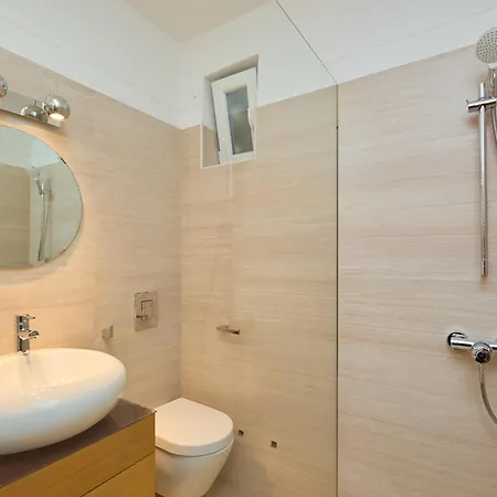 Cityview Apartment *